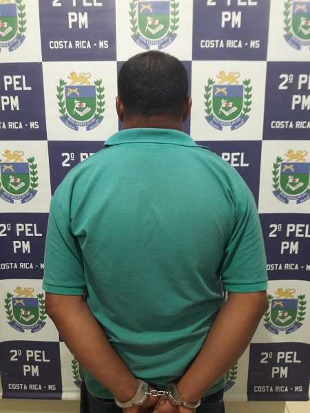 Polícia Militar de Costa Rica prende homem de 43 anos após o mesmo agredir violentamente a sua convivente na noite do dia 25.