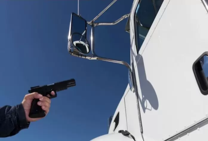 Vendado e com as mãos amarradas, motorista é sequestrado e mantido em cárcere em Chapadão do Sul